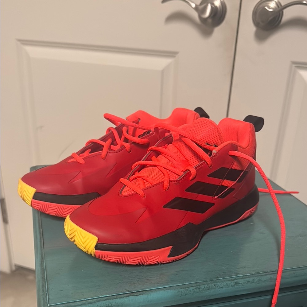 adidas Kids Sneakers Red and Black - Picture 4 of 5